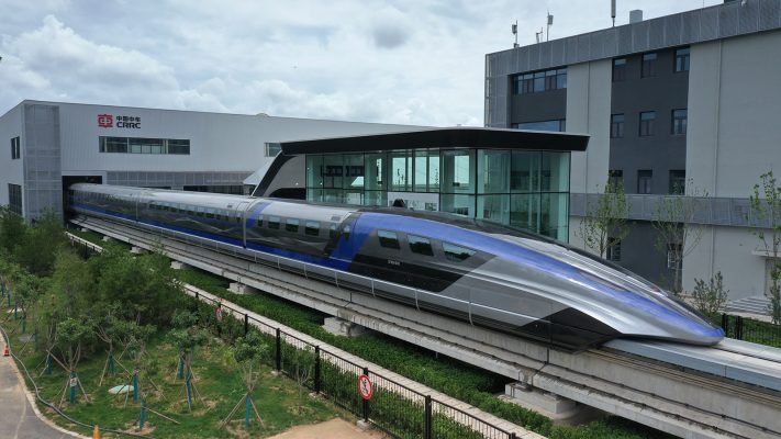 Kina vë në punë trenin më të shpejtë në botë