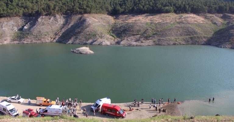 Festa e datëlindjes kthehet në tragjedi, 5 anëtarë të një familjeje mbyten në liqen në Turqi