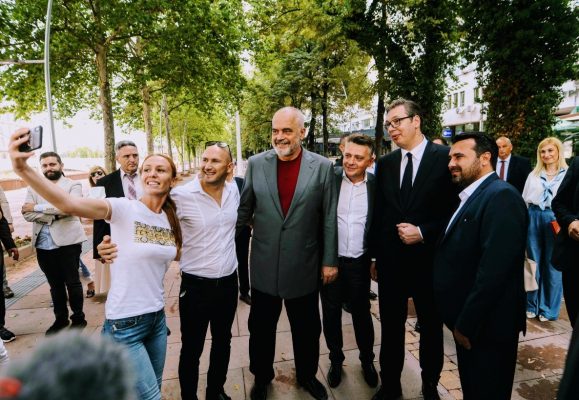 “Mirëprita Vuçiç dhe Ramën”/ Kryeministri Zaev: Ballkani, shtëpia jonë e përbashkët europiane