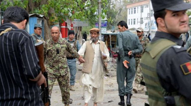 Afganët nuk luftojnë, talebanët marrin qytetin e fundit të madh para Kabulit