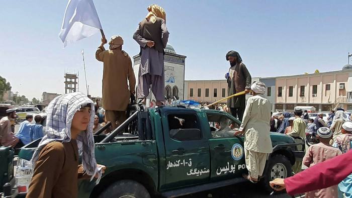 Talebanët marshojnë drejt Kabulit, qytetet bien njëri pas tjetrit