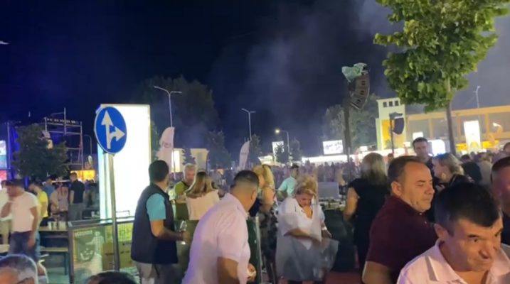 Gaz lotsjellës në koncertin e Bregoviç në Korçë/ Gra e fëmijë në panik, 8 të shoqëruar
