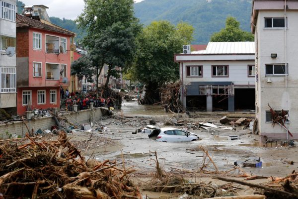 Rëndohet bilanci i viktimave nga përmbytjet në Turqi