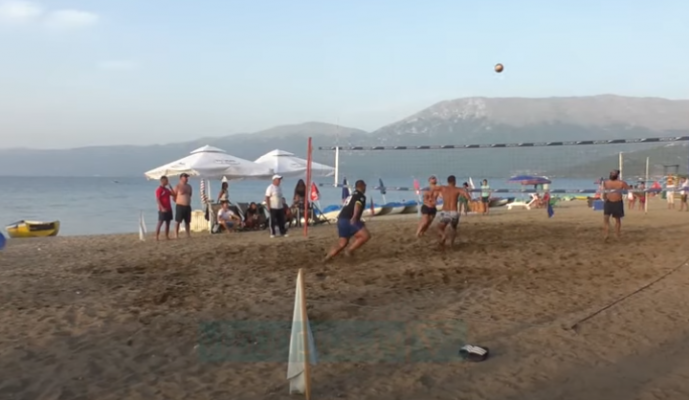 Kampionati amator “Beach volley”/ Turistët shijojnë ndeshjet në Pogradec