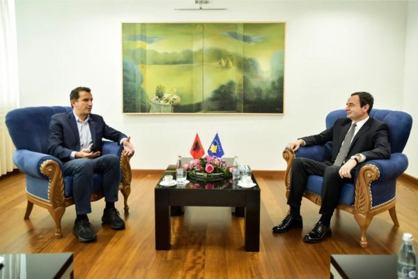 Veliaj në Prishtinë, pritet nga kryeministri Kurti: “Tirana Kryeqyteti Europian i Rinisë 2022, mundësi edhe e të rinjve të Kosovës!