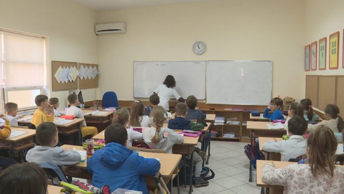 Njoftim i rëndësishëm/ Nisja e shkollës në Shqipëri shtyhet për në 27 shtator
