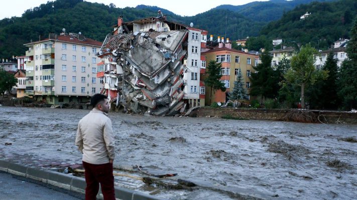 Përmbytjet në Turqi/ Shkon 40 numri i të vdekurve