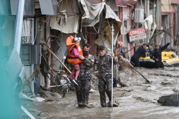 27 të vdekur nga përmbytjet në Turqi/ Ministri: Kjo tragjedi nuk është parë në 100 vite