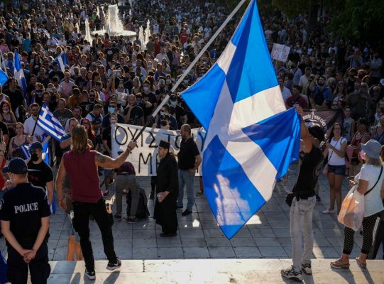 Vaksina me detyrim/ Lajmërohet protestë nga sindikata e personelit shëndetësor në Greqi