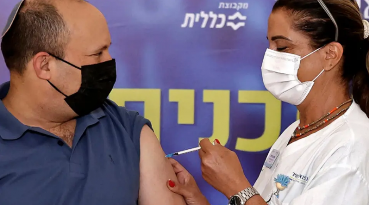 Kryeministri izraelit merr dozën e tretë të vaksinës, ulet fasha moshore