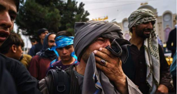Ambasada e SHBA-së lëshon alarmin: Amerikanët të mos shkojnë në aeroportin e Kabulit