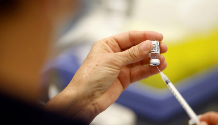 Punëdhënësit në SHBA humbasin durimin me të pavaksinuarit, vaksinim me detyrim