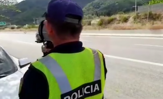 Radari e kapi duke “fluturuar” në Bypass-in e Fierit/ I riu nuk i bindet policisë dhe shton gazin