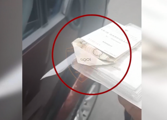 Njëri me euro, tjetri me lekë/ Dy shoferë tentojnë të korruptojnë policët (VIDEO)