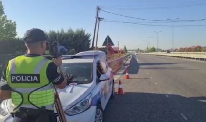 Shkelje të rregullave të qarkullimit/ Rrugorja e Elbasanit : 7 shoferë të arrestuar dhe 27 patenta të hequra në një javë