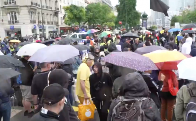 Protestuesit kundër pasaportës/ Mijëra njerëz mbushin rrugët e Francës, Gjermanisë e Australisë