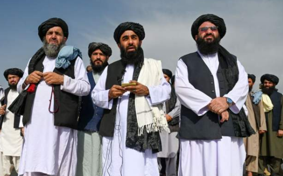 Talebanët shpallin qeverinë e përkohshme/ Ministër i Brendshëm, një i kërkuar nga FBI