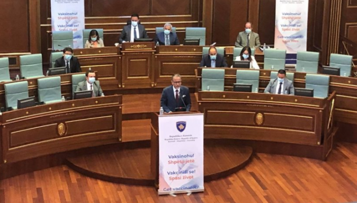 Ministri i Shëndetësisë në Kosovë paralajmëron qytetarët që nuk janë vaksinuar