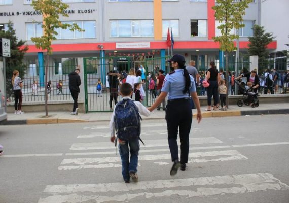 Policia Bashkiake masa për sigurinë e nxënësve, Veliaj: Jemi pranë jush për t’u kujdesur çdo ditë