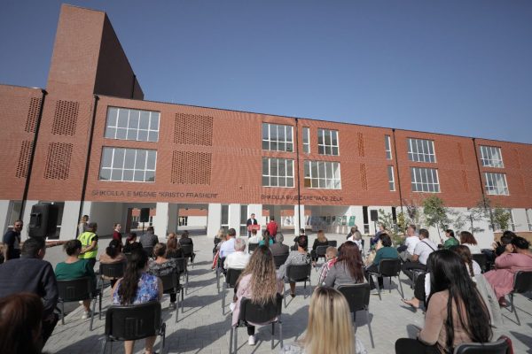 Inaugurohen dy shkollat e reja “Vaçe Zela” dhe “Kristo Frashëri” në kryeqytet; Veliaj: “10 shkolla në një sezon shkollor”
