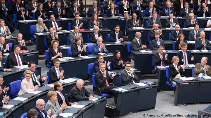 Bundestagu i dominuar nga burrat/ Gratë jo sa duhet të përfaqësuara