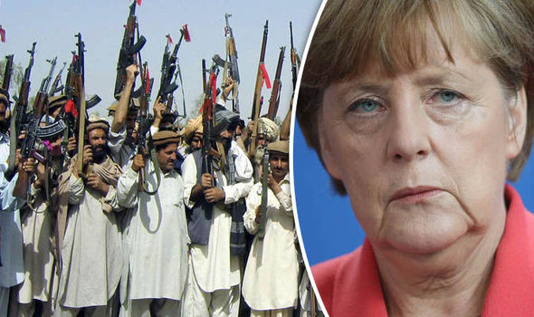 Merkel: Të nxjerrim bashkëpunëtorët tanë nga Kabuli/ BE-SHBA: Të negociojmë me talebanët