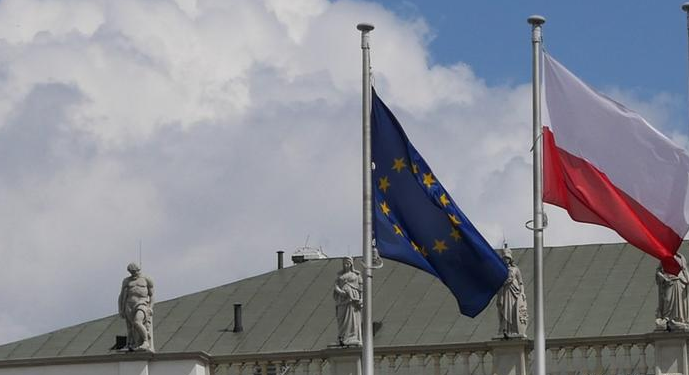 Komisioni Evropian kërkon ndëshkim financiar për Poloninë