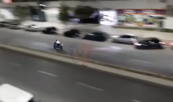 Çmenduri në rrugët e Tiranës/ Gara me motorra dhe shpejtësi marramendëse që rrezikojnë qytetarët ( VIDEO)