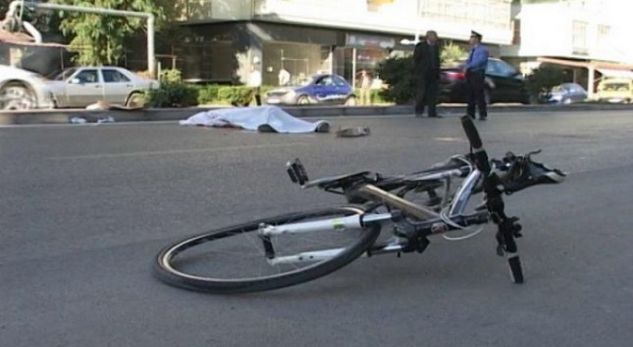 Makina përplas biçikletën në aksin rrugor Shkodër-Koplik / Humb jetën 61 vjeçari