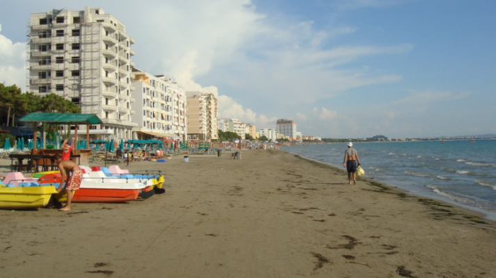 Mbytet një turiste serbe në plazhin e Durrësit