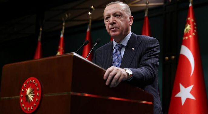 Erdogan paralajmëron “luftë ekonomike” pas rënies së lirës turke