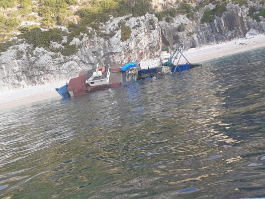 Mbytet peshkarexha në Gjirin e Gramës, shpëtojnë 4 personat në bord
