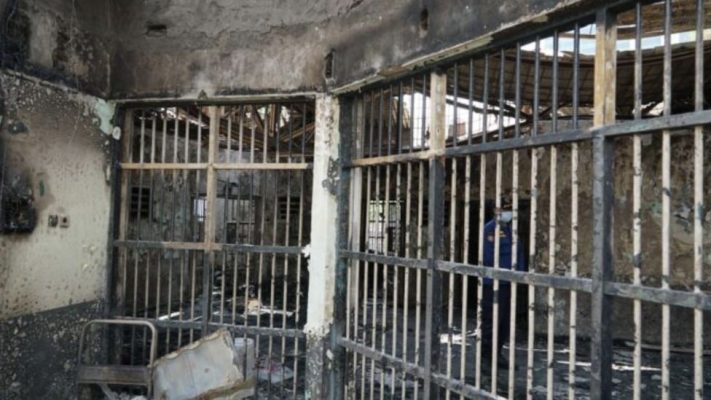 Gati 40 të dënuar humbën jetën nga zjarri që përfshiu burgun