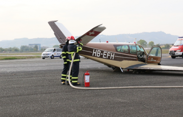 Incident me avionin privat në Aeroportin e Rinasit/ Dyshohet për defekt në rrota