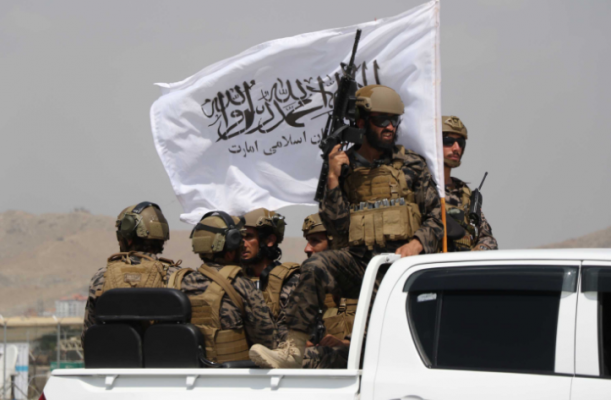 Talebanët nuk ndalin festën/ Paradë ushtarake me automjetet dhe armët e SHBA-së