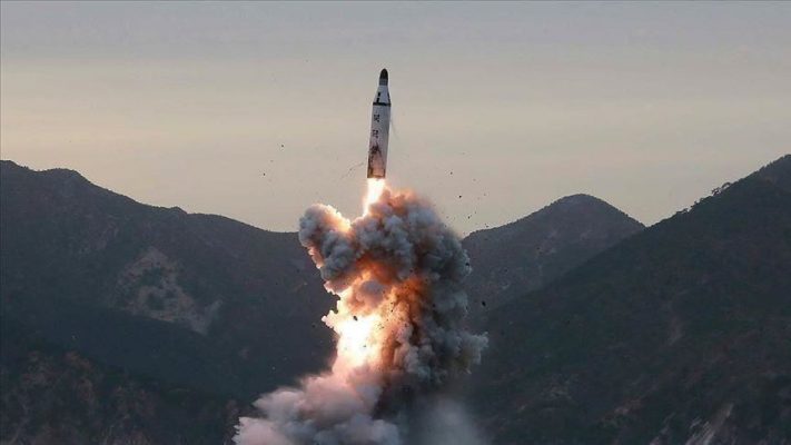 Akuzat/ Koreja e Veriut hedh dy raketa balistike