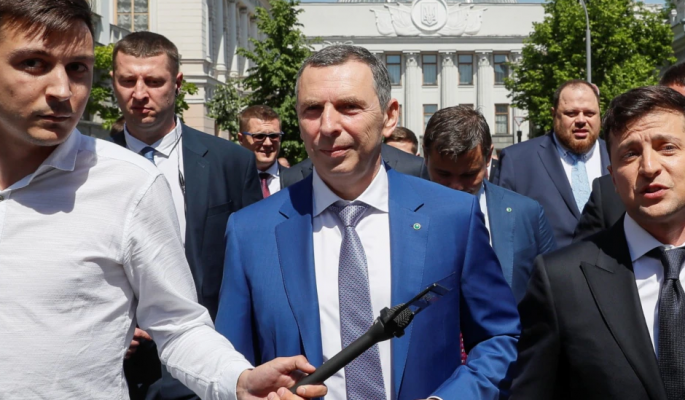 Parlamenti ukrainas miraton ligjin për “oligarkët”: Duhet të qëndrojnë jashtë…