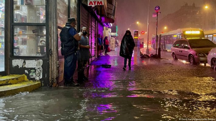 9 të vdekur nga përmbytjet, New York-u shpall gjendjen e jashtëzakonshme