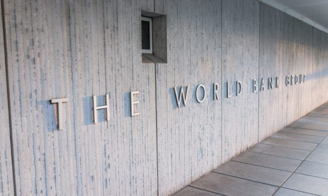 Korrupsion në Bankën Botërore, zyrtarët e lartë falsifikuan raportet duke favorizuar Kinën