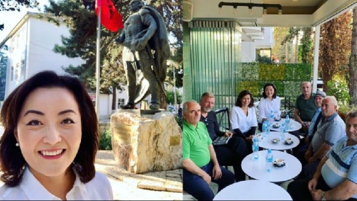 Yuri Kim viziton Peshkopinë, ulet për kafe me qytetarët: Vend me potencial të madh