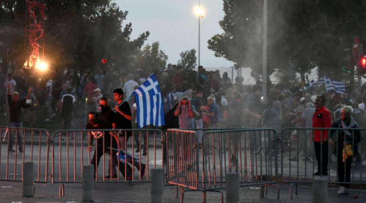 “Jo diktaturës së pandemisë”/ Mijëra njerëz protestojnë në Francë, Greqi e Turqi 
