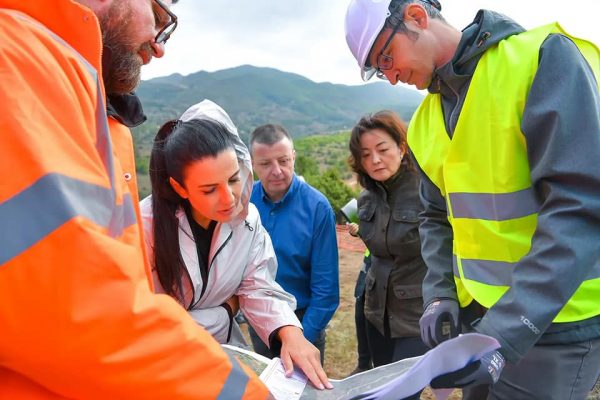 Projekt për ndërtimin e Skavicës: Balluku dhe Kim inspektojnë vendin ku do ngrihet hidrocentrali