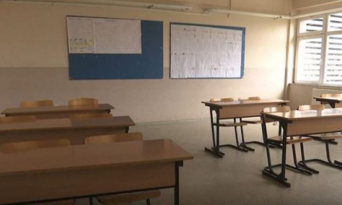 “Do t’iu mbahen 70 mijë lekë”, paralajmëron deputetja: Mësuesit e Belshit ngrihen nesër në protestë