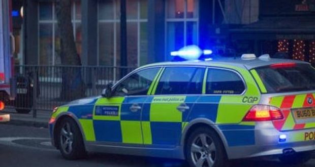 38-vjeçari sulmon me çekiç katër persona në qendër të Londrës