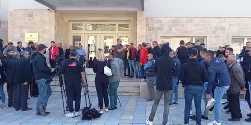 Helmimi i mbi 600 qytetarëve në Krujë/ Banorët në protestë: Të dorëhiqet kryebashkiaku dhe drejtori i Ujësjellësit
