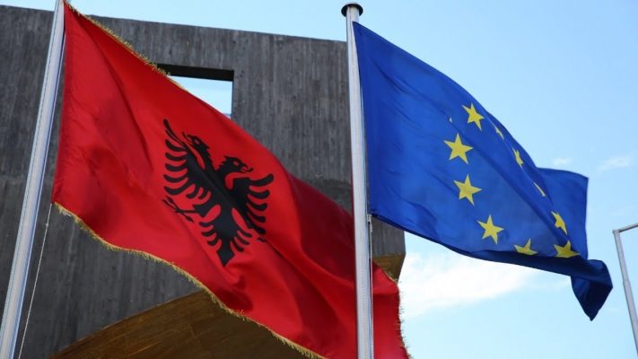 “Shqipëria i ka bërë detyrat”/ Raporti i Progresit: Korrupsioni mbetet problem shqetësues