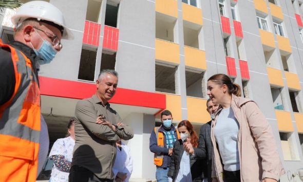 Manastirliu inspekton Pediatrinë e Elbasanit/ Do të rrisim kapacitetet e shërbimit për fëmijët