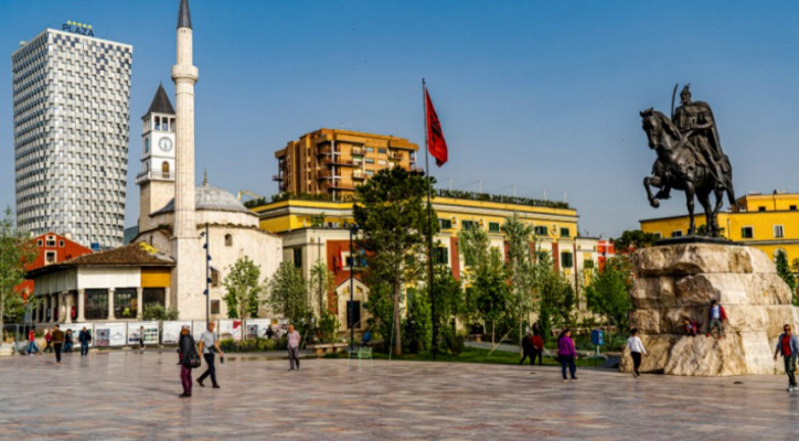 Shqipëria me popullsi më të re në moshë se BE, por po plaket me ritme të shpejta