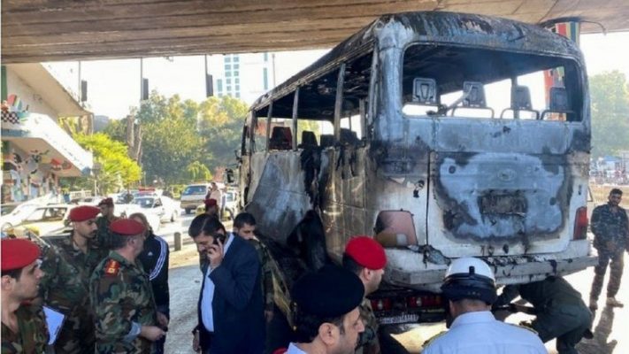 Sulm i frikshëm në Siri, terroristët hedhin bombë në autobusin ushtarak, të paktën 13 viktima