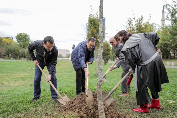 Një pemë në Parkun “Europa” në përkujtim të Rozmari Jorganxhi, Veliaj: “Tirana di t’i nderoje figurat e saj”